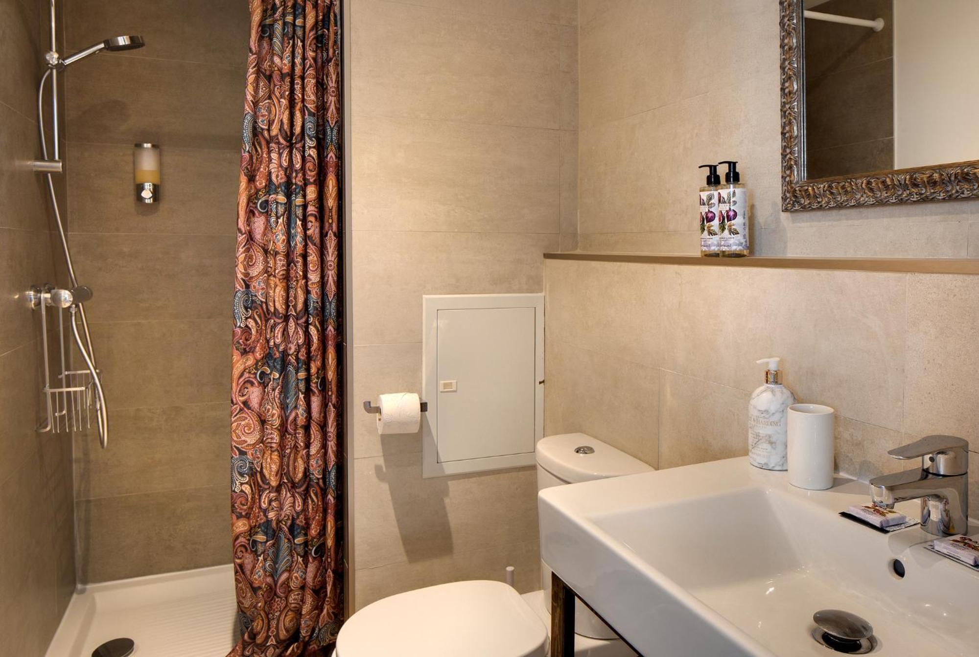 La Maison Des Augustins 4 Stars Spa Et Fitness Avinyon Oda fotoğraf